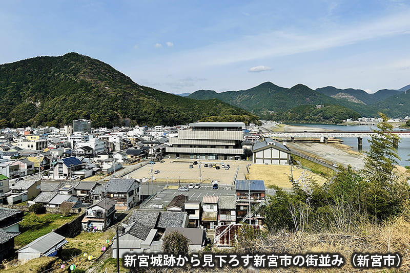 新宮城跡から見下ろす新宮市の街並み（新宮市）